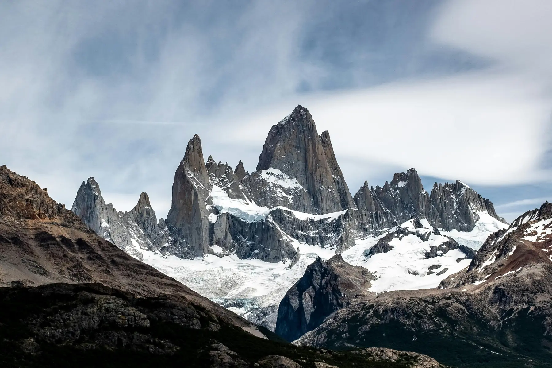 A suspension bridge crossing Rio Blanco on the Fitz Roy trail.