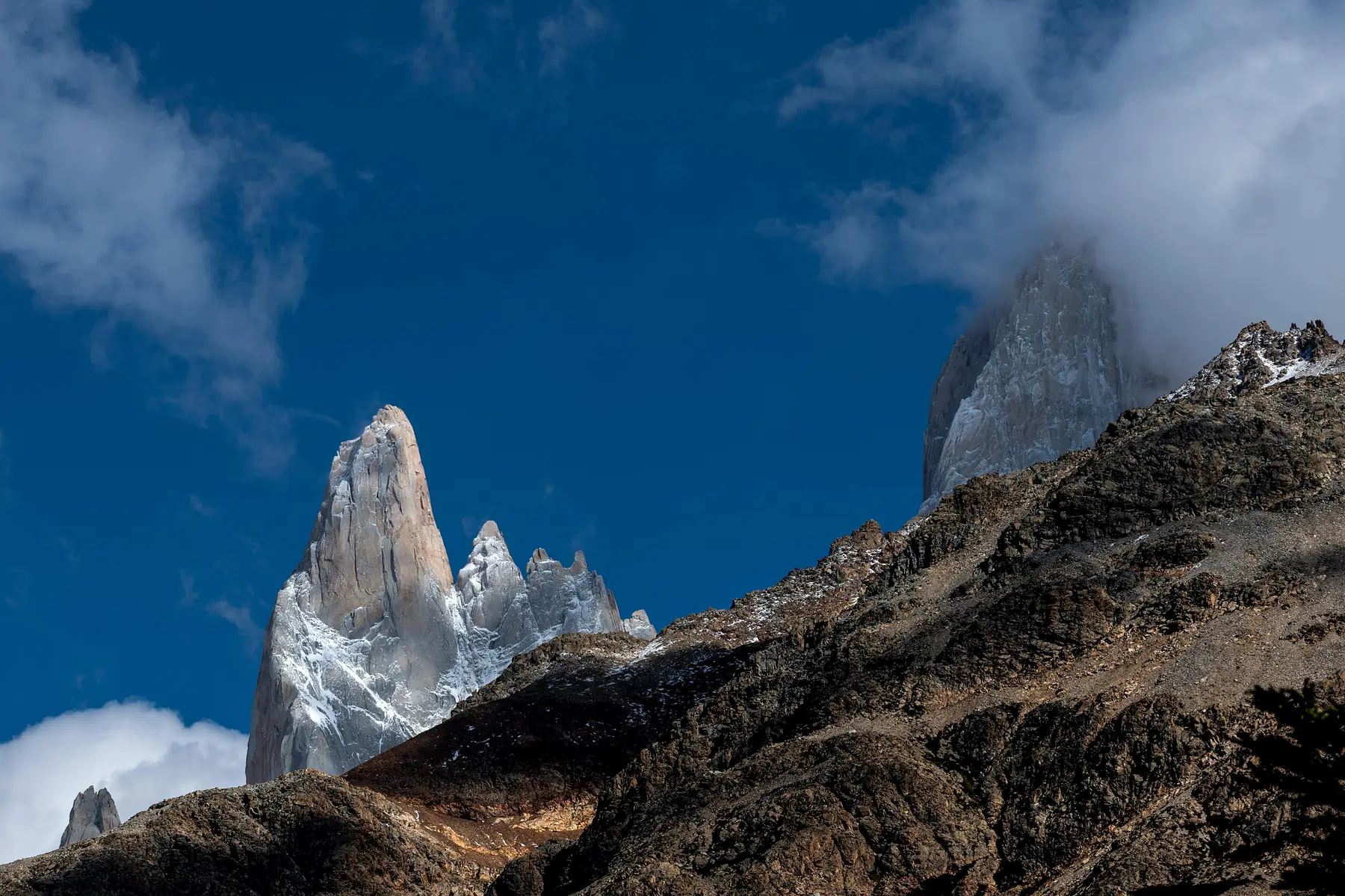 A suspension bridge crossing Rio Blanco on the Fitz Roy trail.