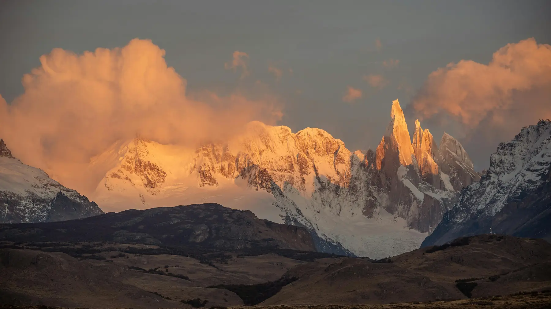 River and mountain scenery near Estancia Bonanza in El Chaltén