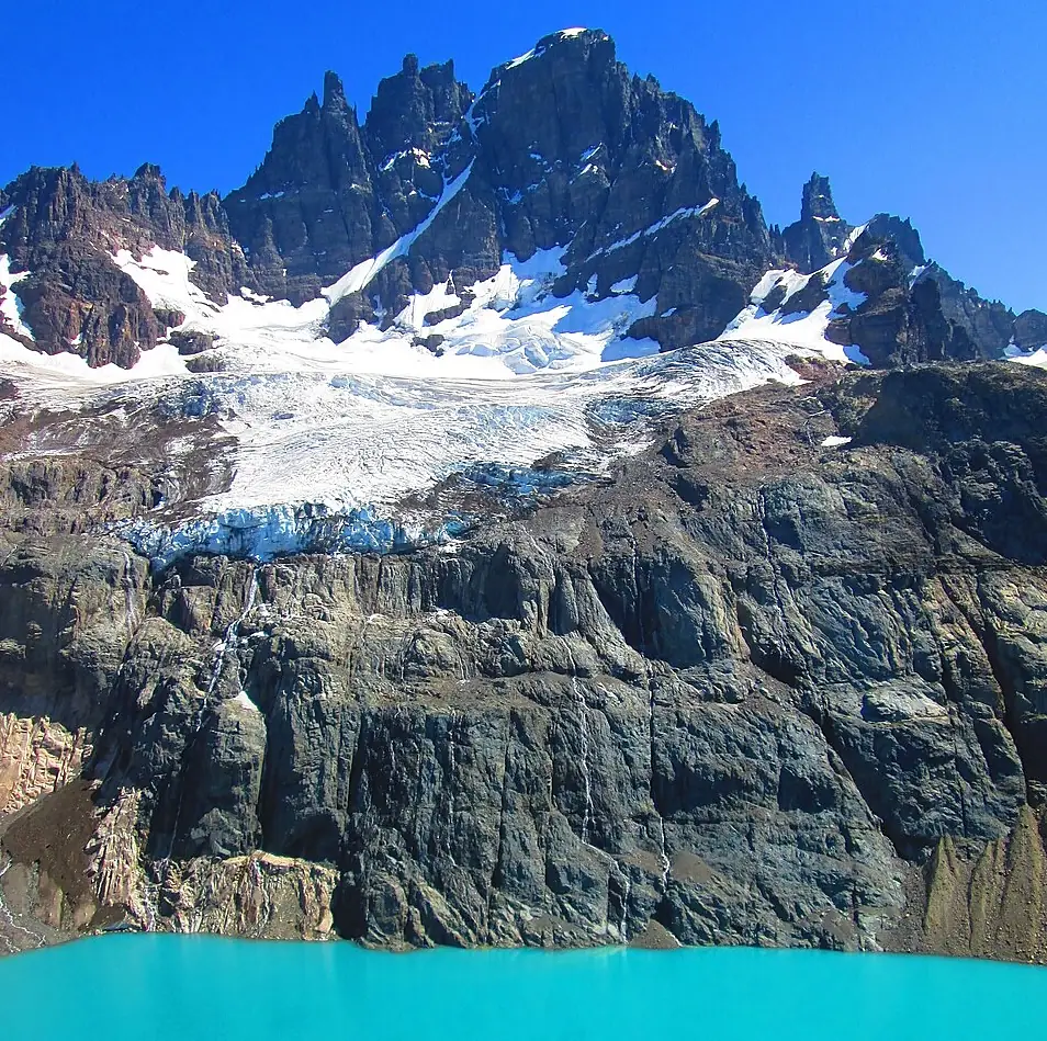The turquoise Laguna de los Témpanos beneath the Cerro Castillo spires