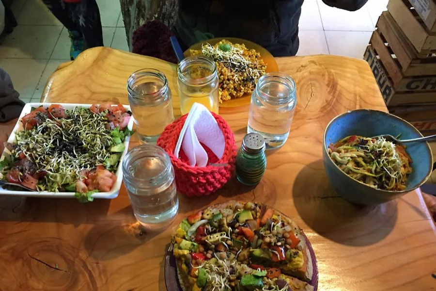 A vegetable-forward meal representative of vegan dining in El Chaltén