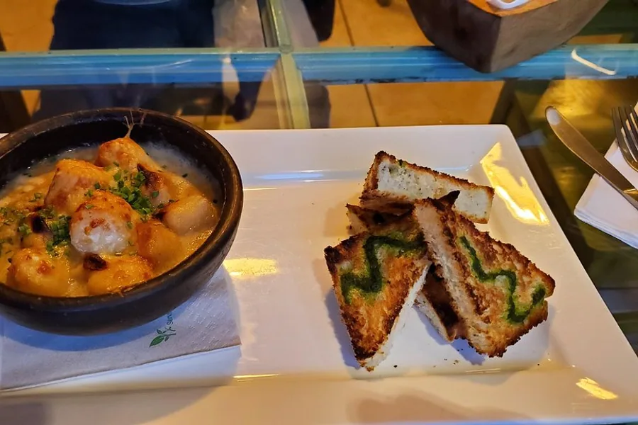 A vegetarian meal representative of café dining in Puerto Natales